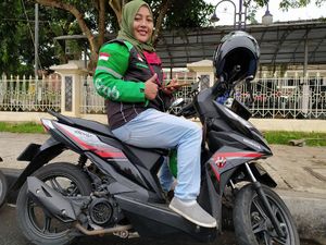 Perjuangan Driver Ojol Cantik Asal Ciamis di Tengah Pandemi Corona Perjuangan Driver Ojol Cantik Asal Ciamis di Tengah Pandemi Corona