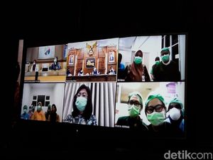 Khofifah Kirim Bunga dan Dengar Curhatan Tenaga Medis Wanita di Hari kartini Khofifah Kirim Bunga dan Dengar Curhatan Tenaga Medis Wanita di Hari kartini