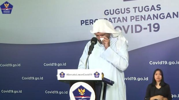 Syekh Ali Jaber terisak saat menyampaikan tausiah