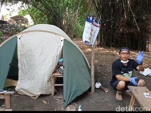 Pemudik Ini Isolasi Diri Ala Kemping di Tepi Sungai Klaten Pemudik Ini Isolasi Diri Ala Kemping di Tepi Sungai Klaten