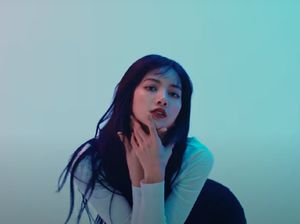 Kaki Jenjang Lisa BLACKPINK Viral Dijadikan Meme oleh Netizen
