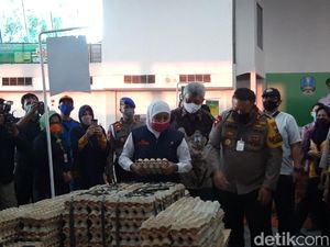 Khofifah Tanggapi Hoaks yang Sempat Buat Warga Berkerumun di Lumbung Pangan