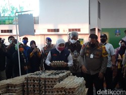 Khofifah Tanggapi Hoaks yang Sempat Buat Warga Berkerumun di Lumbung Pangan