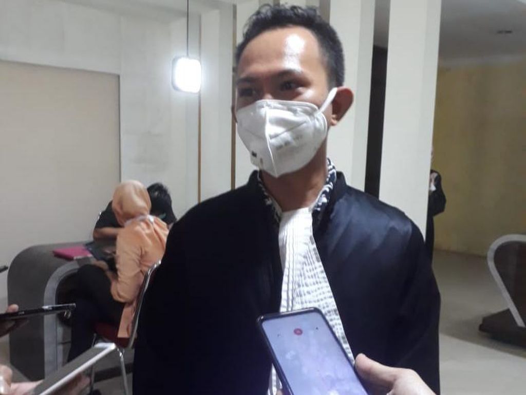 Didakwa Menipu, Eks Bendahara Brimob Polda Sulsel Dituntut 3 Tahun 10 Bulan Bui Didakwa Menipu, Eks Bendahara Brimob Polda Sulsel Dituntut 3 Tahun 10 Bulan Bui