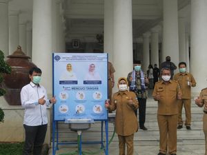 BBPLK Serang Donasikan Ribuan APD untuk Pencegahan COVID-19 BBPLK Serang Donasikan Ribuan APD untuk Pencegahan COVID-19