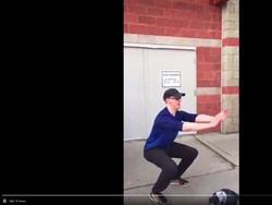 Seru Banget! Nunggu Antrean Belanja, Dokter Ini Ajak Pelanggan Olahraga Bareng