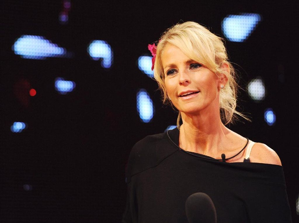 Ulrika Jonsson Sebut Foto Telanjang J-Lo Berdampak Buruk Bagi Perempuan Ulrika Jonsson Sebut Foto Telanjang J-Lo Berdampak Buruk Bagi Perempuan