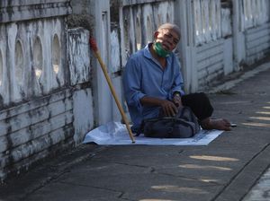 Amankan 55 Orang Tidur di Trotoar Tanah Abang, Camat: Semua Pengemis dari Jabar Amankan 55 Orang Tidur di Trotoar Tanah Abang, Camat: Semua Pengemis dari Jabar
