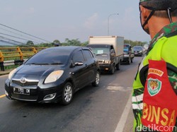 PSBB Diberlakukan, Arus Kendaraan dari Bandung ke Cianjur Masih Ramai