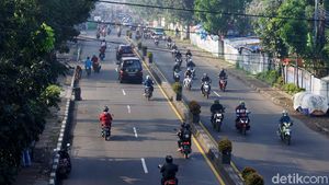 Hari Pertama PSBB di Bandung, Masih Banyak Warga Keluyuran