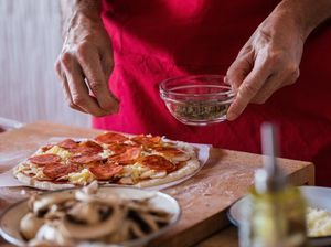 Chrissy Teigen Beri Tips Bahan Pengganti untuk Resep