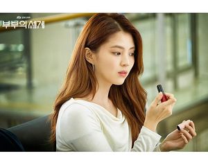 Lip Balm Cherry di Drakor The World of The Married Viral, Ini Faktanya