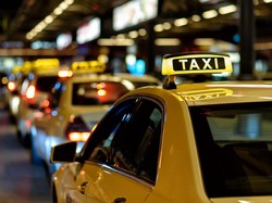 Taksi Tabrak Pejalan Kaki di Trotoar New York Saat Natal, 7 Orang Luka