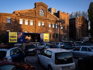 Kreatif! Cegah Corona, Konser di Truk dan Penontonnya di Dalam Mobil