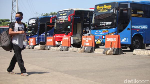Larangan Mudik Ancam Dapur Keuangan Terminal Kampung Rambutan