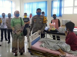 Bantuan Jokowi Sampai ke Tangan Warga Viral Pak Bawa Nasi?