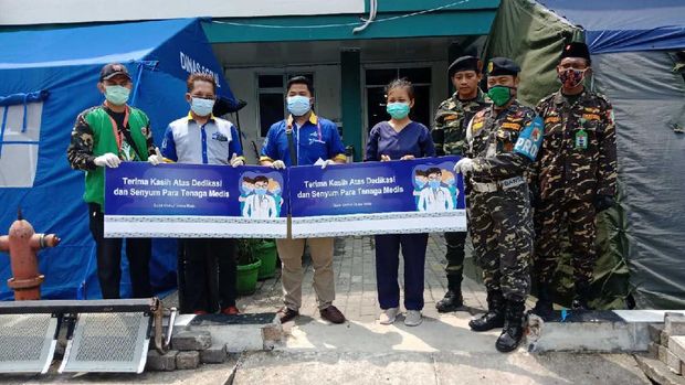 Misi Kemanusiaan Aice Group dan GP Ansor untuk Tenaga Medis