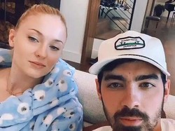 Joe Jonas dan Sophie Turner Donasikan 100 Makanan untuk Dokter dan Perawat