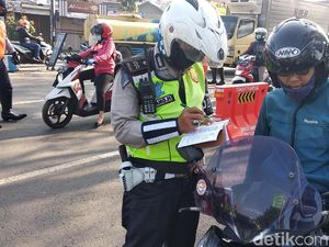 Polisi: Pemotor Boncengan Dominasi Pelanggaran PSBB di Kota Bandung
