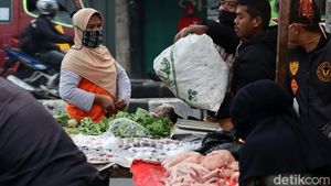 Pasar Cicaheum Bandung juga Ramai di Hari Pertama PSBB