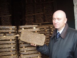 Teh Unik Bentuk Batu Bata Ini Pernah Jadi Mata Uang Populer