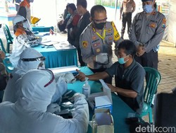 Pemudik yang Masuk Banyuwangi Langsung di-Rapid Test