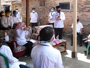 Wagub Banten Pantau Penyaluran Kartu Keluarga Sejahtera di Serang