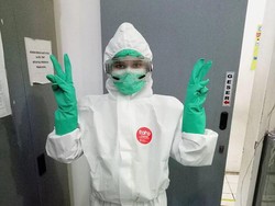 Dukungan Zee Zee untuk Sarah Shahab yang Jadi Dokter Saat Pandemi Corona