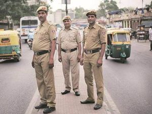 Unik! Polisi yang Punya Kumis di Negara Ini Digaji Lebih Besar