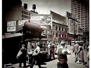 Aneka Potret yang Diduga Para Penjelajah Waktu