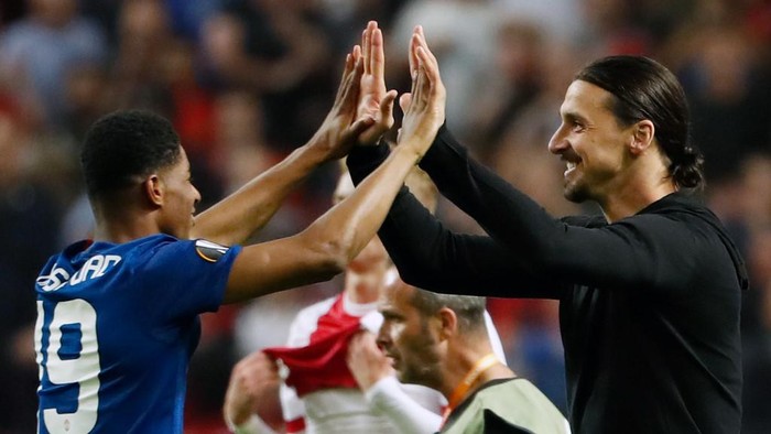 Manchester Uniteds English striker Marcus Rashford (L) and Manchester Uniteds Swedish striker Zlatan Ibrahimovic celebrate after the UEFA Europa League final football match Ajax Amsterdam v Manchester United on May 24, 2017 at the Friends Arena in Solna outside Stockholm. (Photo by Odd ANDERSEN / AFP)