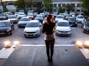 Nonton Konser dari Mobil Jadi Tren, Sama Asyik dengan Musik Live?
