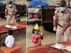 Polisi Ini Bawa Kue dan Rayakan Ulang Tahun Putri Seorang Buruh