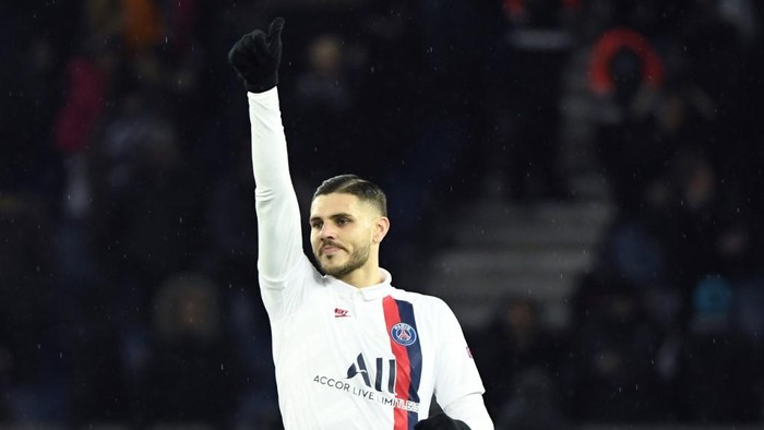 Paris Saint-Germains Argentine forward Mauro Icardi celebrates scoring his teams first goal during the UEFA Champions League Group A football match between Paris Saint-Germain (PSG) and Galatasaray at the Parc des Princes stadium in Paris on December 11, 2019. (Photo by Bertrand GUAY / AFP)