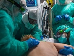 Menengkurapkan Pasien COVID-19 Bisa Membantu Selamatkan Nyawa?