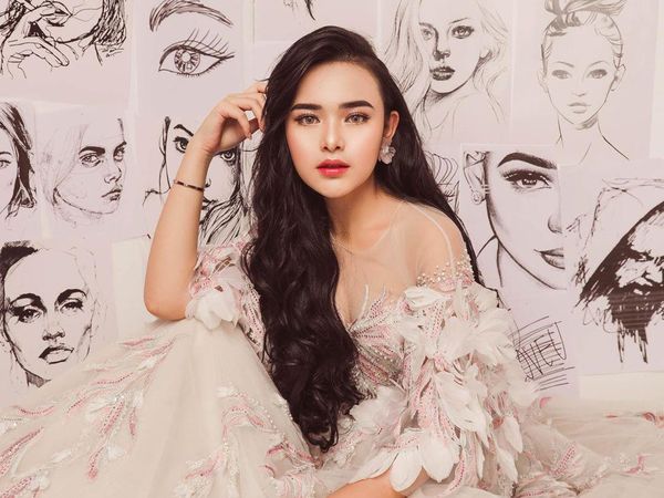 Gaya Amanda Manopo, Artis Muda yang Digosipkan Jual Tas untuk Bayar Cicilan