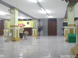 Tak Ada Tarawih Berjamaah, 2 Masjid Agung di Semarang Lengang dan Sepi