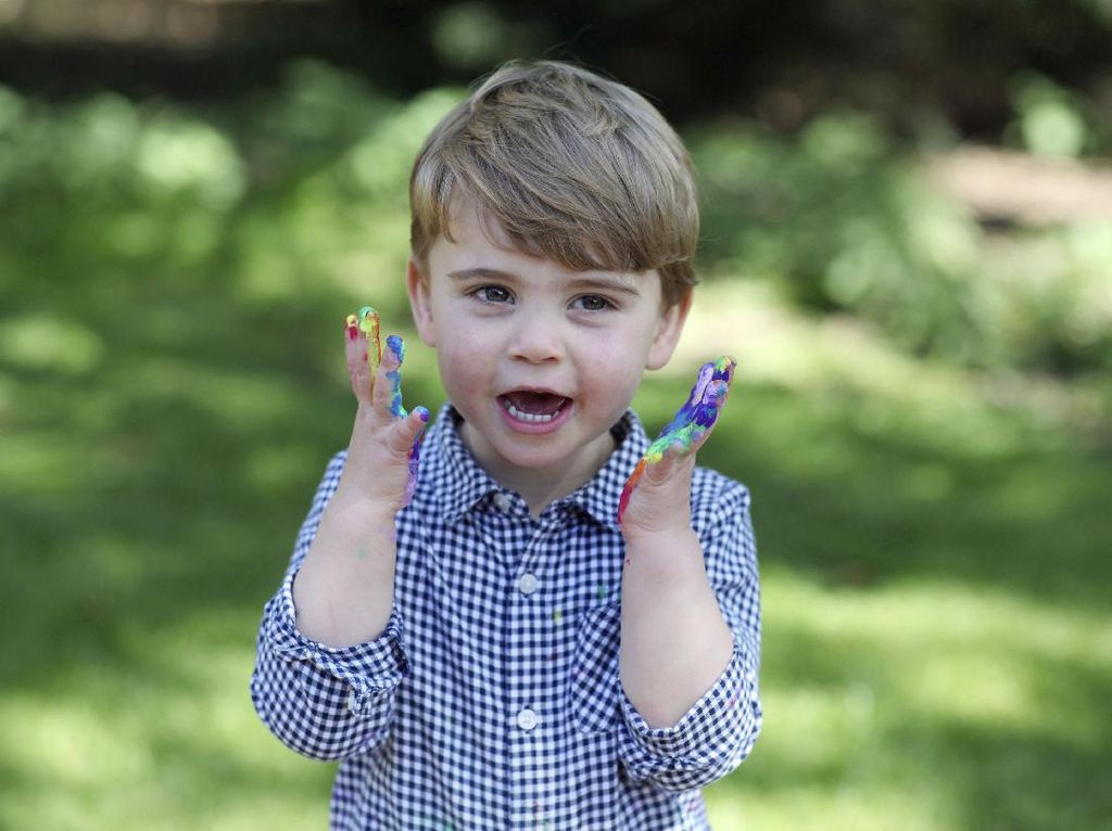 Foto Terbaru Pangeran Louis di Ulang Tahun Ke-2, Bikin Gemas!