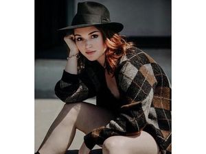 Potret Aktris Disney yang Jadi Garda Terdepan Tangani Virus Corona