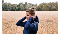 Berfoto untuk Instagram! Ladang yang menghampar menjadi pilihan Leupolz. (Foto: dok.Instagram @melanie_leupolz)