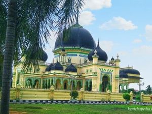 Masjid Azizi, Saksi Bisu Kerajaan Langkat yang Berdiri Megah Masjid Azizi, Saksi Bisu Kerajaan Langkat yang Berdiri Megah
