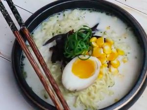 Mie Instan Bisa Dibikin Jadi Ramen Hakata, Begini Resepnya