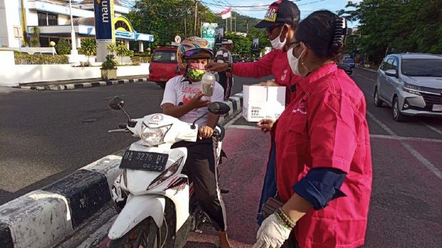 PDIP Sumbar Bagikan ADP dan Jamu untuk Perkuat Imunitas