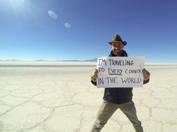 Lagi Keliling Dunia, Pria Ini Terjebak di Hong Kong karena Corona