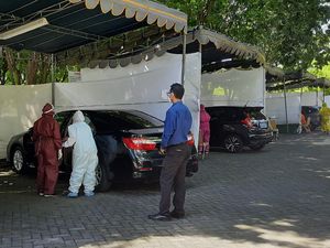 1 dari 4 Positif Rapid Test Drive Thru RS Husada Utama Tenaga Medis Surabaya 1 dari 4 Positif Rapid Test Drive Thru RS Husada Utama Tenaga Medis Surabaya