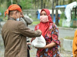 Pedagang di Objek Wisata Kebumen Dapat Sembako Selama Corona