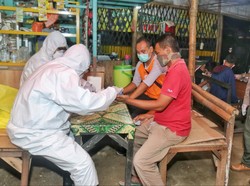Pengunjung Warkop di Trenggalek yang Nongkrong Kaget Jalani Rapid Test