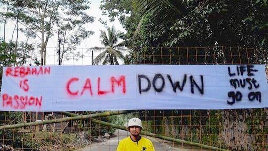 Bikin Ngakak, Rupa-rupa Spanduk Lockdown Khas Indonesia: Lauk Daun sampai Download Bikin Ngakak, Rupa-rupa Spanduk Lockdown Khas Indonesia: Lauk Daun sampai Download