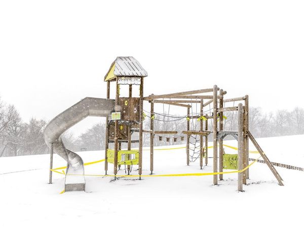 Dampak Corona, Taman Bermain Kosong