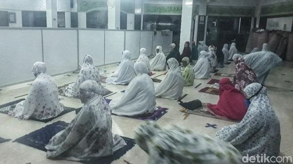 Masjid di Jakarta Barat Ini Tetap Gelar Salat Tarawih